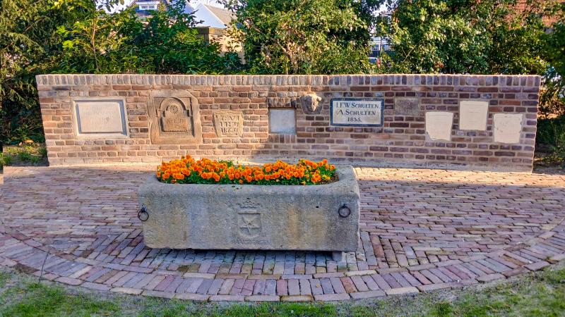 Beeldentuin achter gemeentehuis