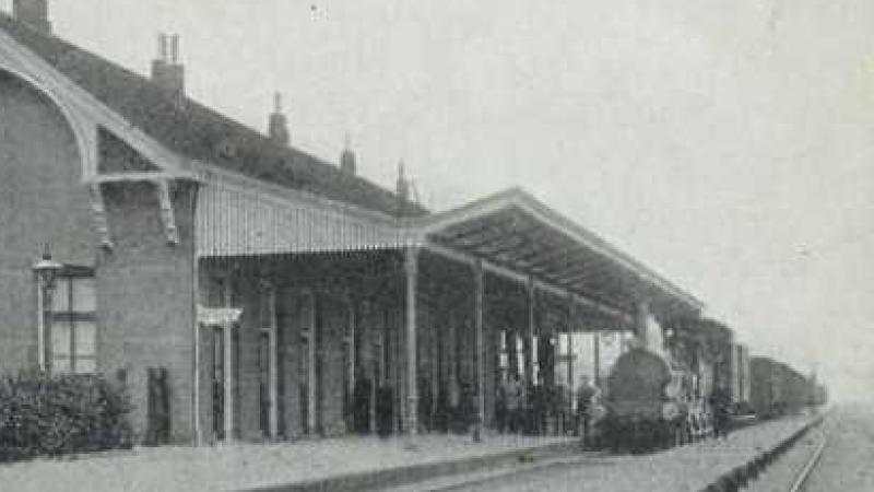 Het oude stationsgebouw, 1900  (Bron: Stationsweb).