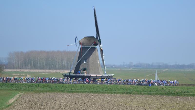 De 'Ster van Zwolle' passeert de molen