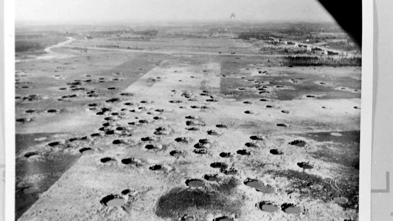 De gebombardeerde Fliegerhorst in 1945