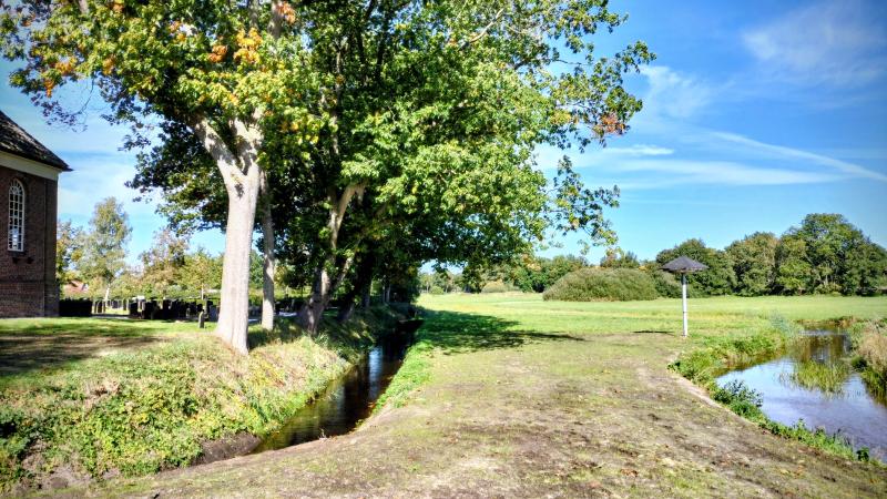 IJhorst 2025: oude gracht bij de kerk hersteld.