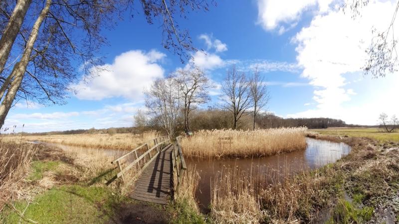 Kerkbrugje achter de Reestkerk in Oud Avereest